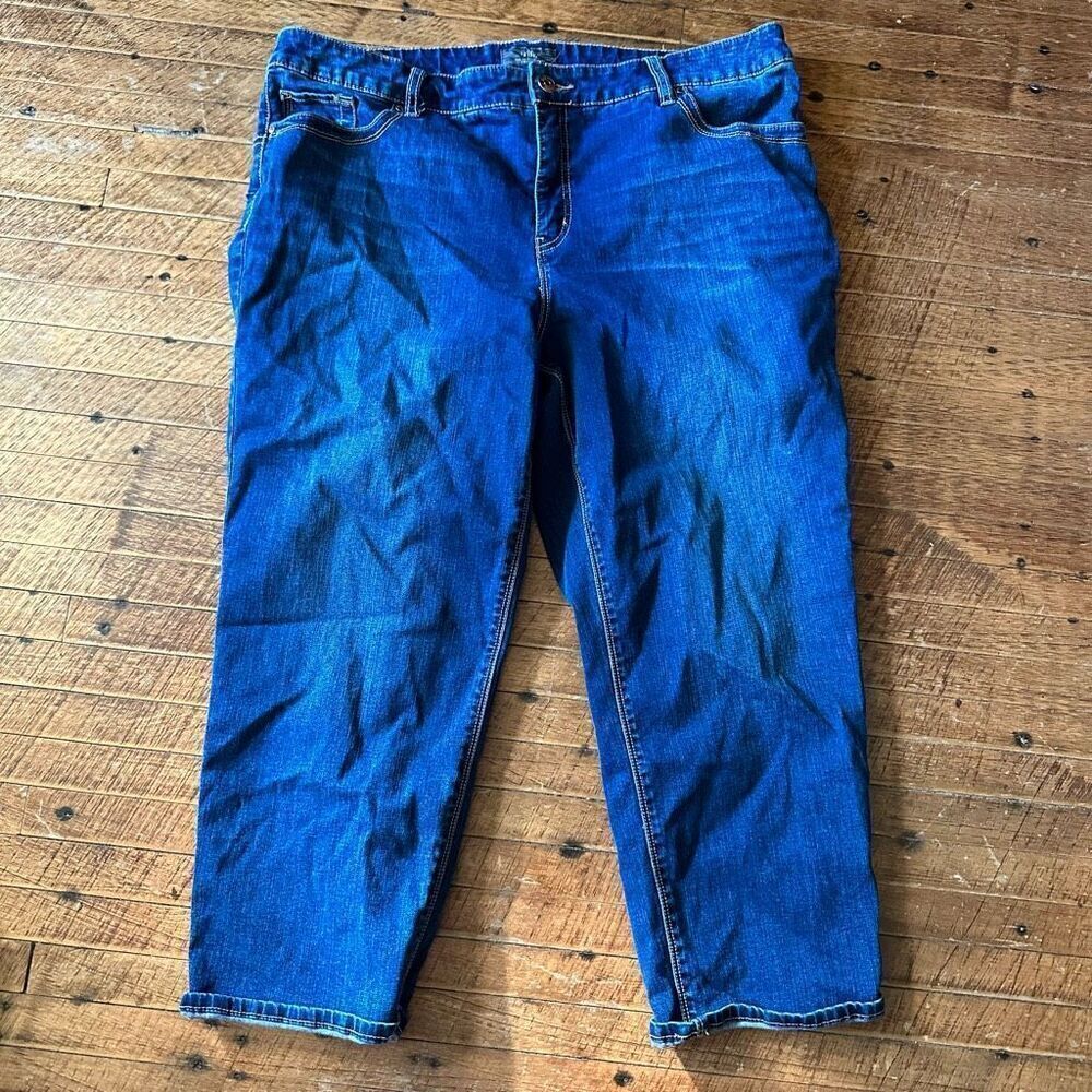 Chicos So Lifting distressed cropped 3/16 normcore jeans